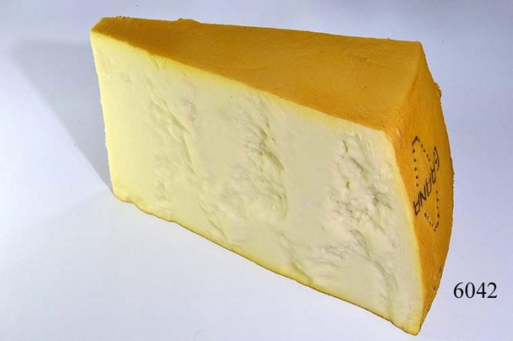Grand Padano Cheese, 1/16 piece