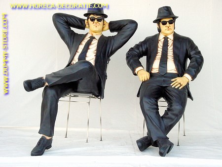 Blues Brothers zittend